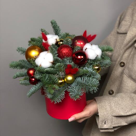 Коробка новогодняя в красном