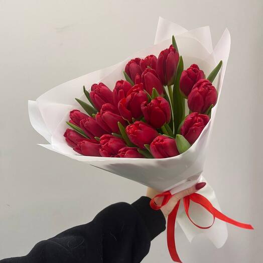 Букет из 21 красного тюльпана