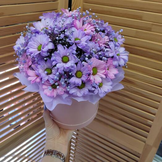 Hatbox with chrysanthemums and gypsophila