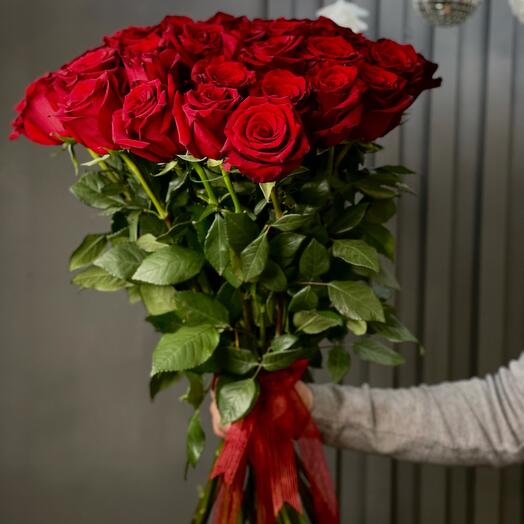 Красные эквадорские розы