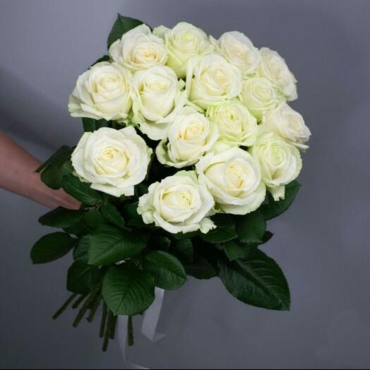 15 rosas blancas