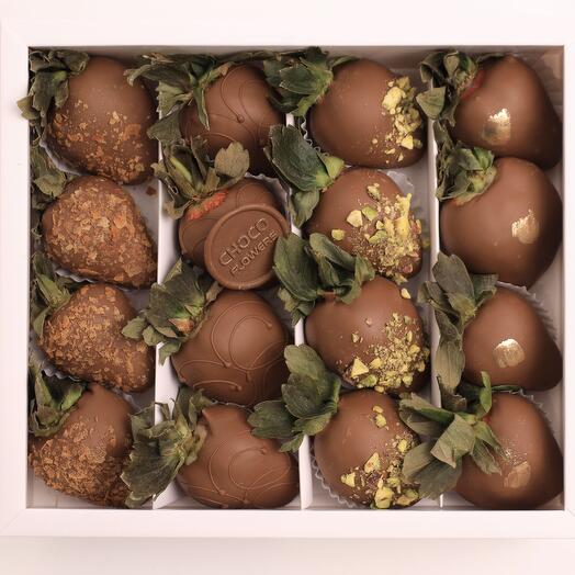 "16 клубник в бельгийском молочном шоколаде"