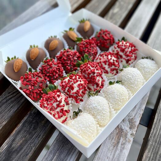 Клубника в шоколаде (16 - 20 ягод)