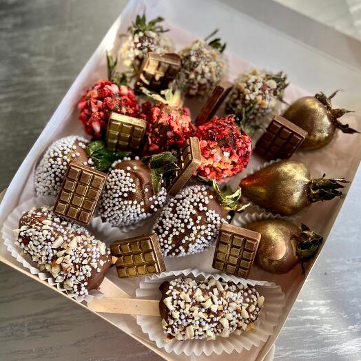 Клубника и бананы в шоколаде