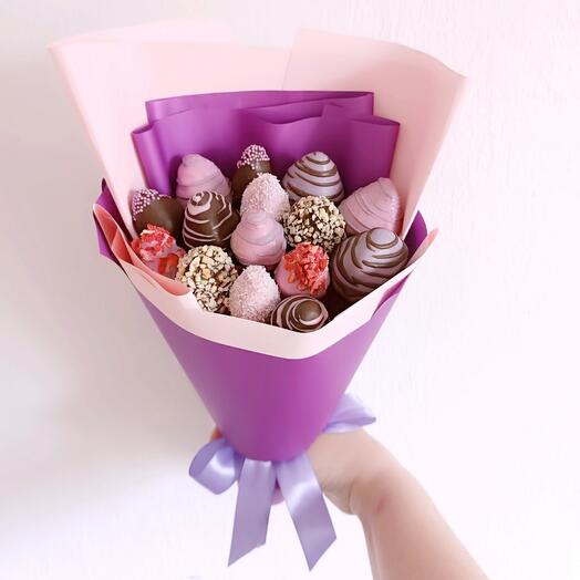 Strawberry bouquet "Fantasy" gift for mom