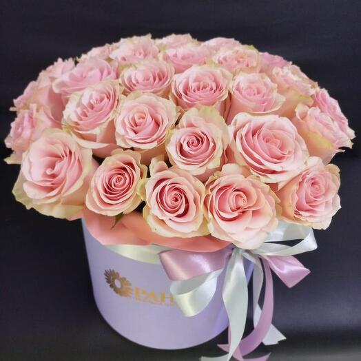 Букет из 31 голландской розы в коробке от Оранж Алматы