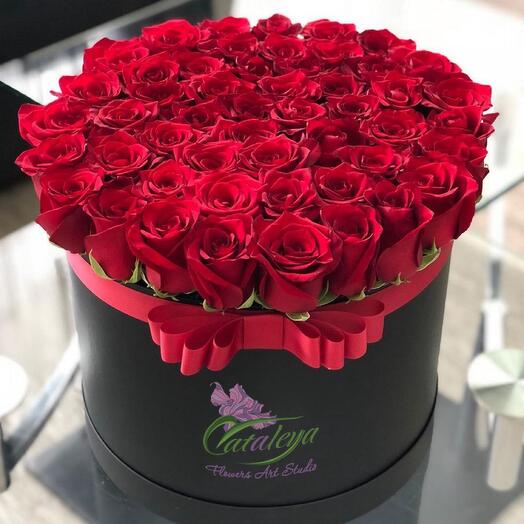 Коробка из красных роз
