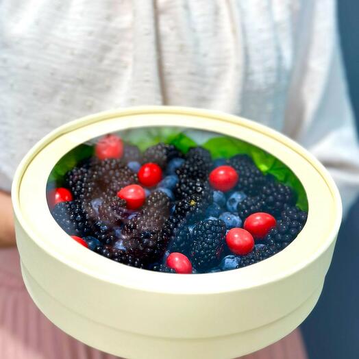 Juego de arándanos y moras con cerezas en glaseado
