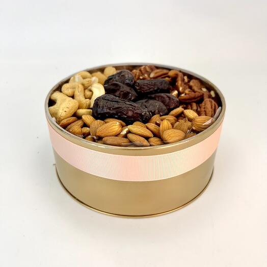 Gift set "Nuts and dried fruits"