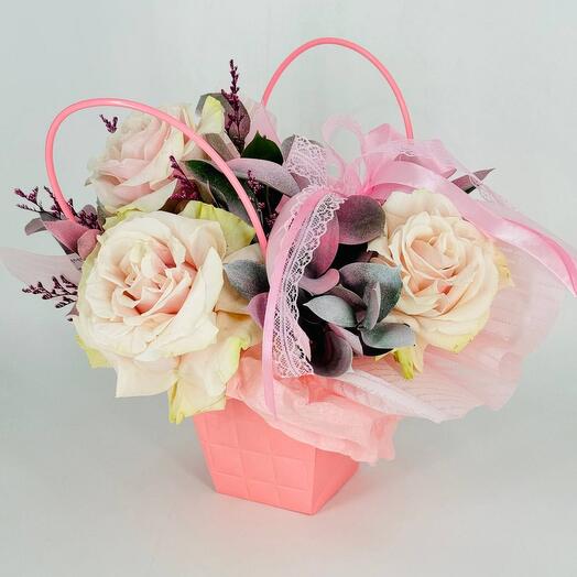 Flowers French roses pink Pink mondiale pink mondiale in a handbag