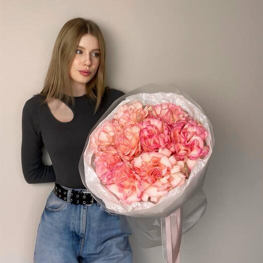 9 французских роз в оформлении