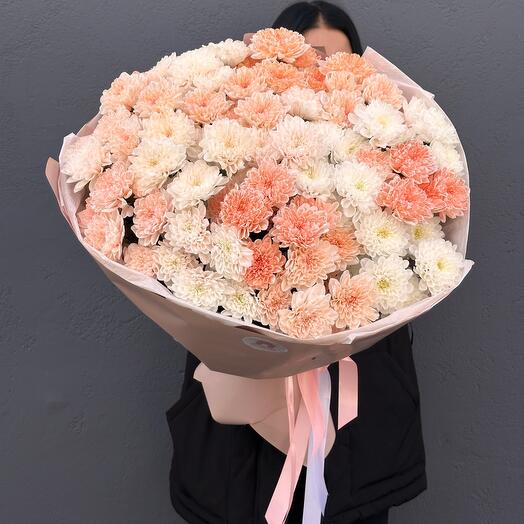 Bouquet of chrysanthemums, white and peach, 17 pcs.