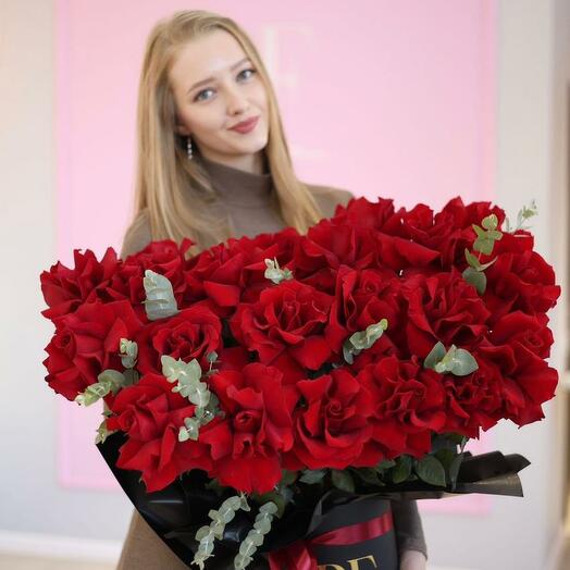 Композиция в черной коробке