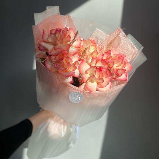 Букет из ажурных роз