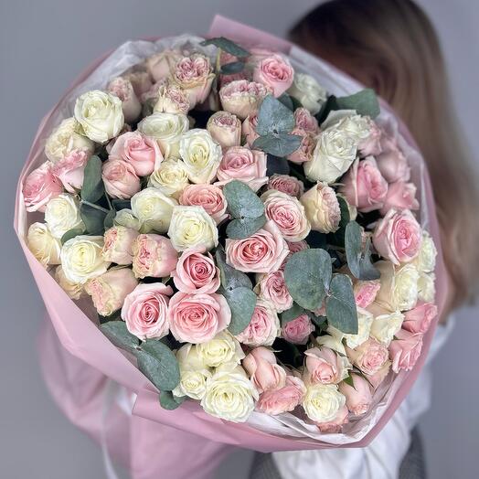 Букет Кустовые Розы и Эвкалипт