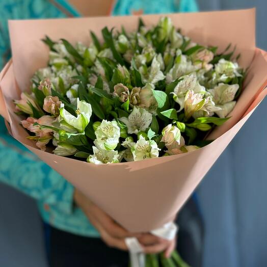 Букет нежных альстромерий 050