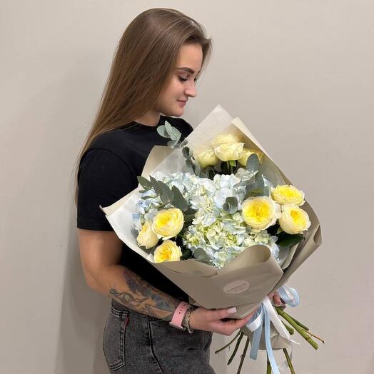 Букет «Гортензии и Пионовидные Розы»