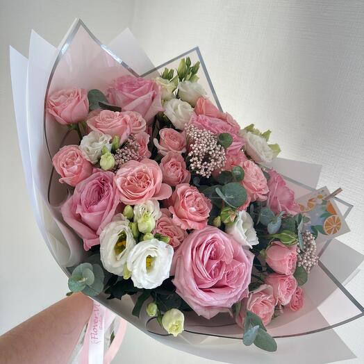 Author's fragrant with peony-shaped roses