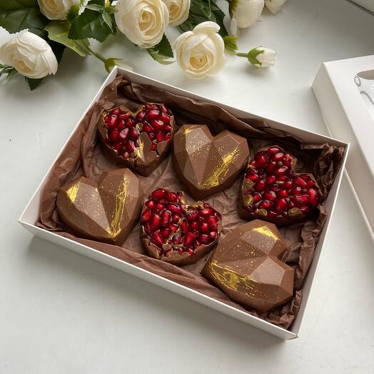 Premium set of Dubai chocolate and pomegranate in Belgian chocolate Callebaut