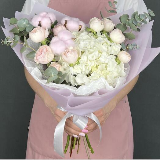 Bouquet with hydrangea "Tenderness for her"