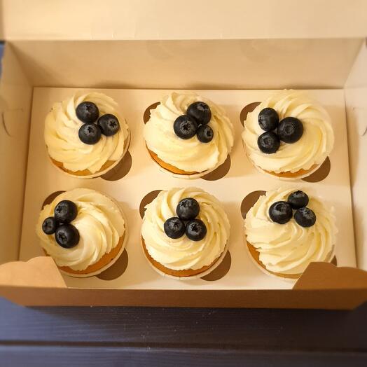 Капкейки 6 штук с кремом из маскарпоне Нежность с ягодами