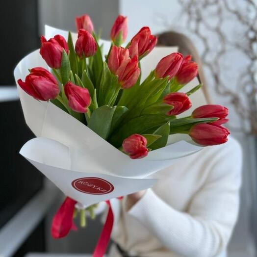 Букет 15 красных тюльпанов