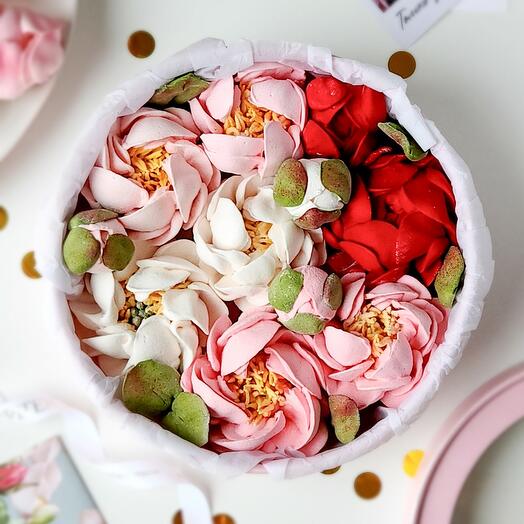 Коробка с зефирными пионами