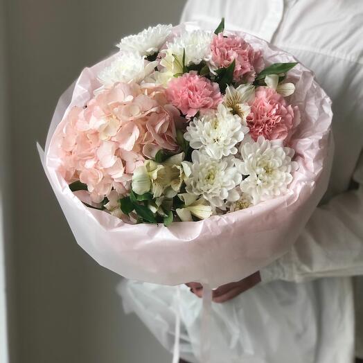 Ramo de autor con Hortensia Dianthus, crisantemo
