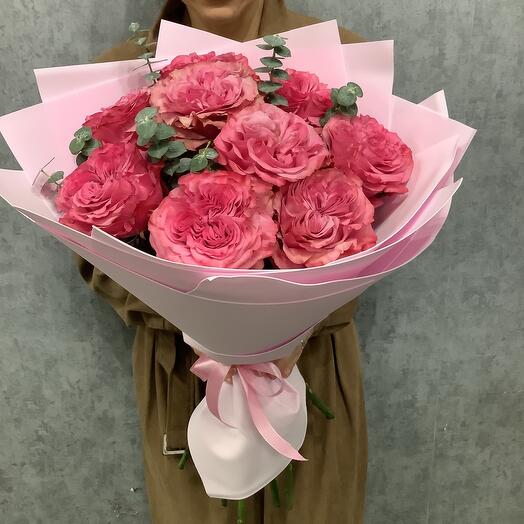 Bouquet of peony-shaped roses