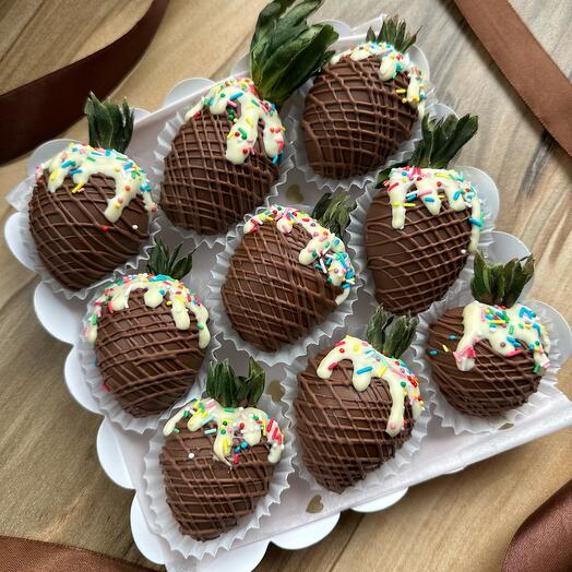 Клубника в шоколаде дизайн 🍦