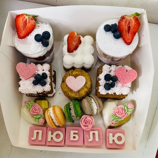 Пирожное набор - люблю
