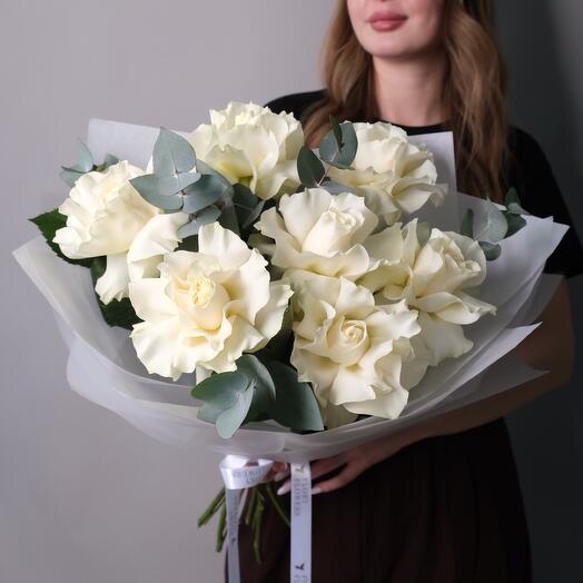 Monobucket of French roses