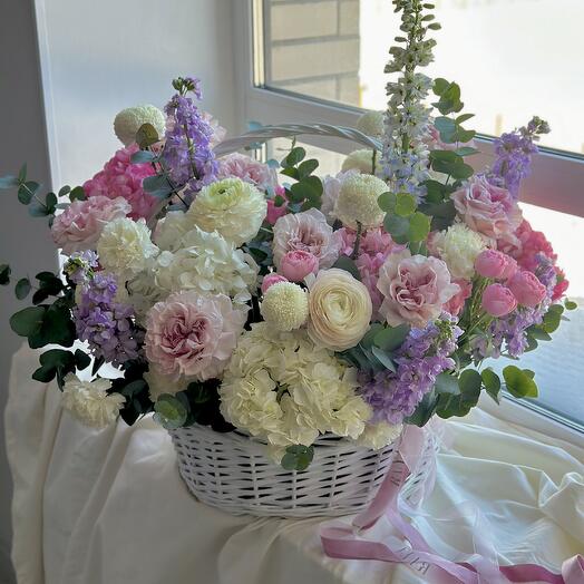 Корзина с цветами весенняя радость