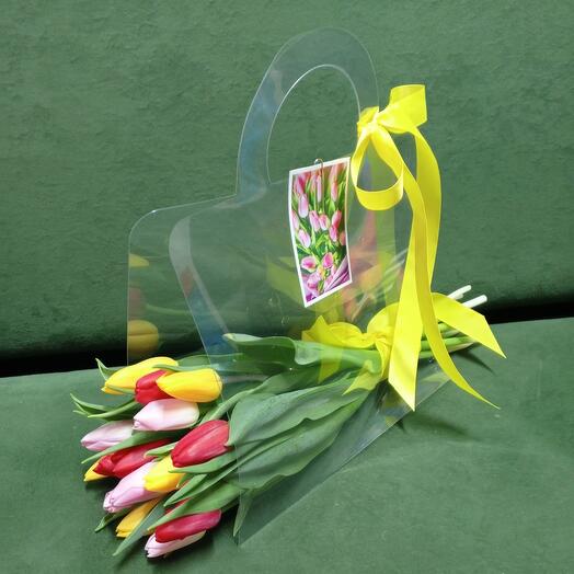 15 тюльпанов в прозрачной сумочке