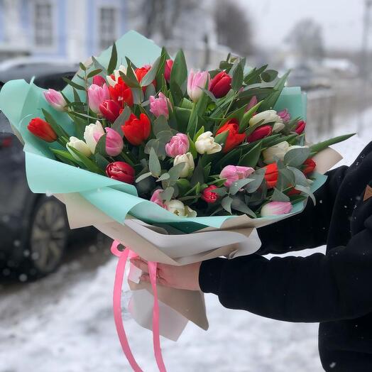 Тюльпаны с эвкалиптом