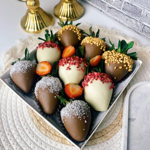 Клубника в шоколаде "Sweet Romance" 9шт