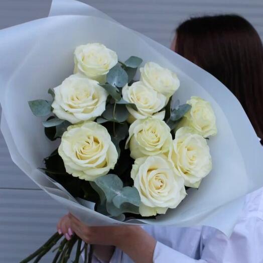 9 белых роз Мондиаль