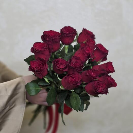Красные розы 15 шт