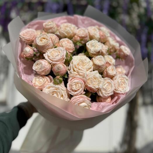 Monobucket made of bushy peony-shaped Bombastic rose