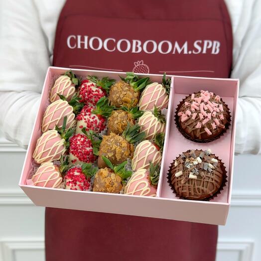 Клубника в шоколаде в наборе «Блаженство», 16 ягод Premium Box