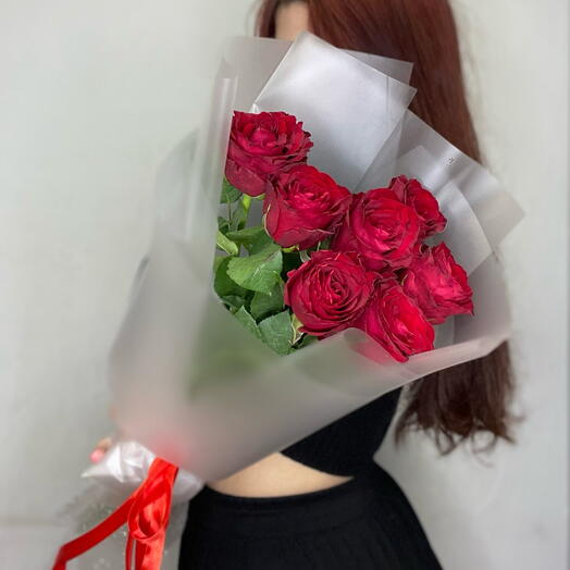 Моно букет из 7 красных кенийских роз