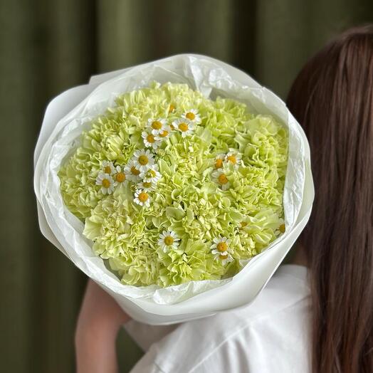 Микс мятных гвоздик и ромашек