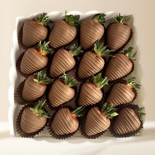 "Классика" набор клубники в молочном бельгийском  шоколаде Callebaut набор 01/16