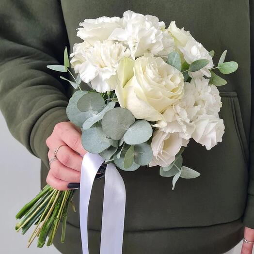Букет невесты из роз и диантусов