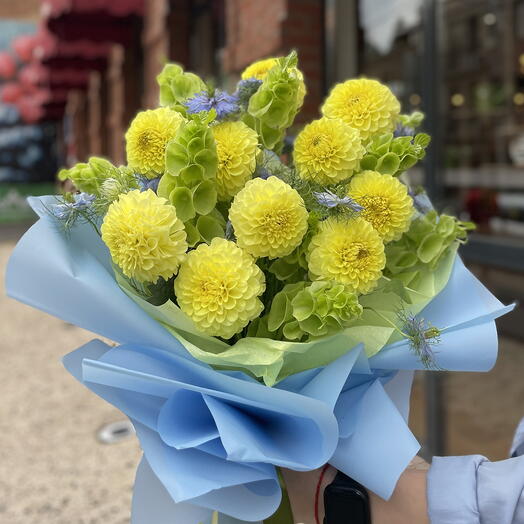 Bouquet with lemon dahlias