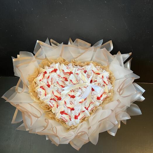 Букет из Raffaello «сердце»