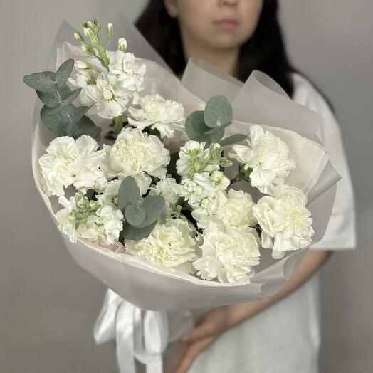 Snow-white bouquet of dianthus and stock
