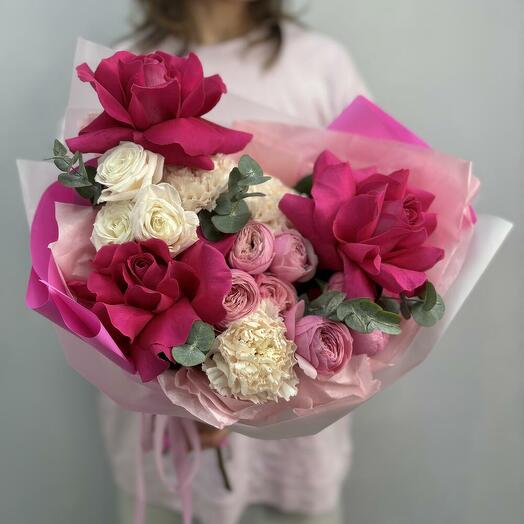 Bouquet with hydrangea and French roses