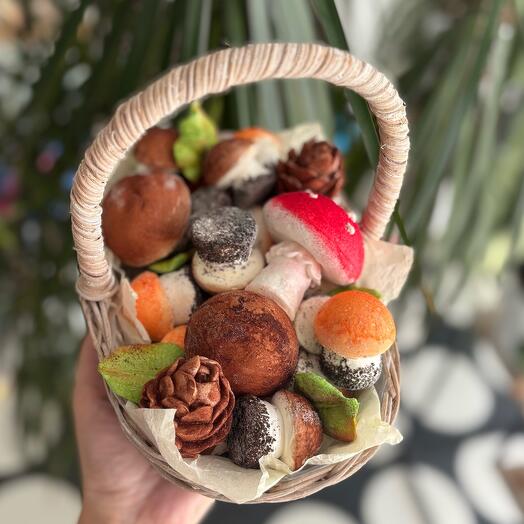 Корзина с грибами из зефира