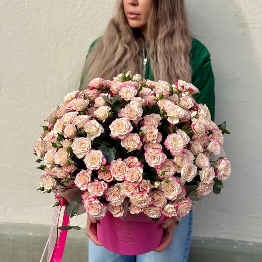 Кустовые розы 🌹 в коробке